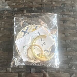 Elegant Gold and Cream Beaded Key Ring Bracelet